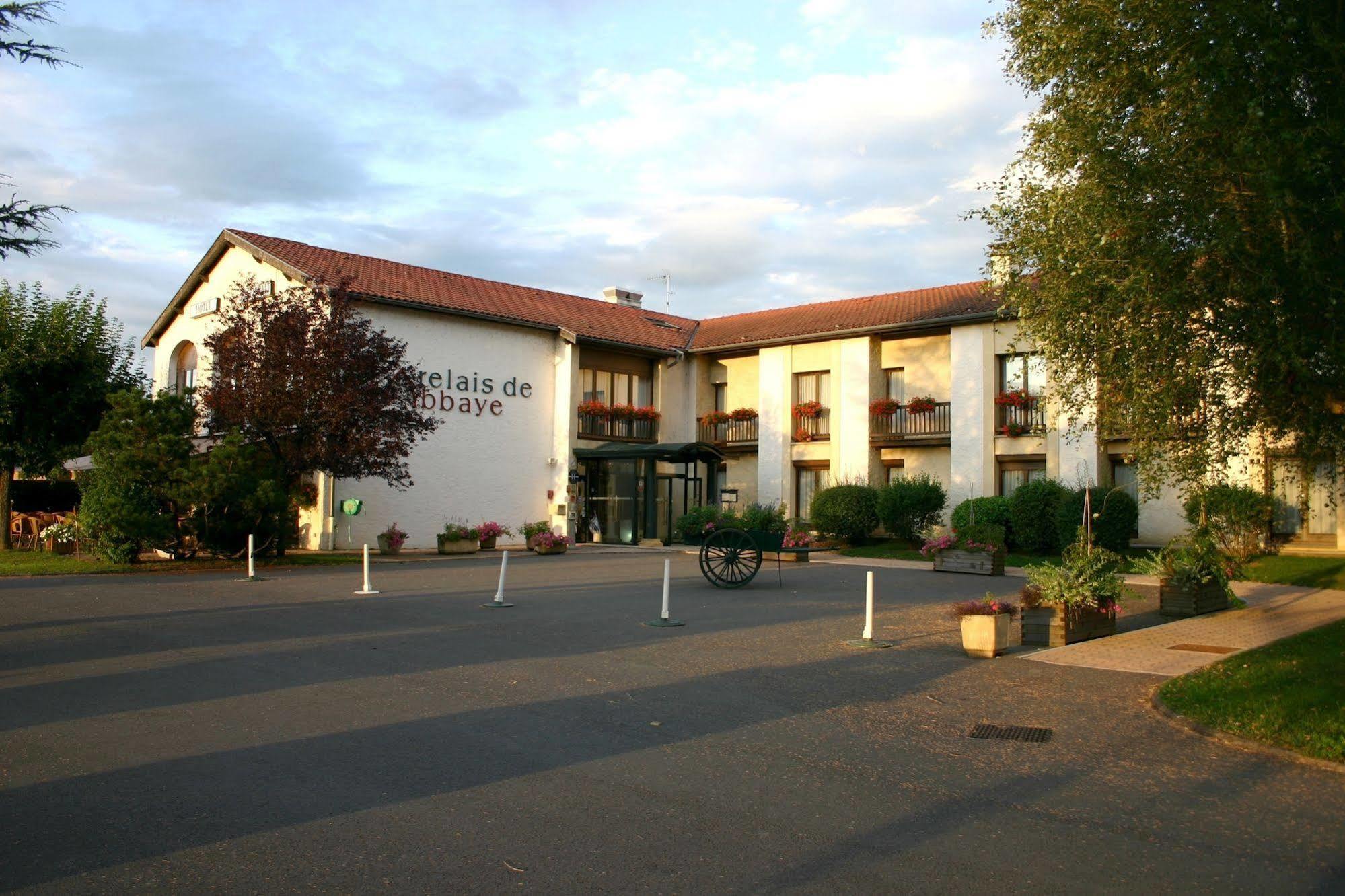 Hotel Relais De L'abbaye à Charlieu Extérieur photo